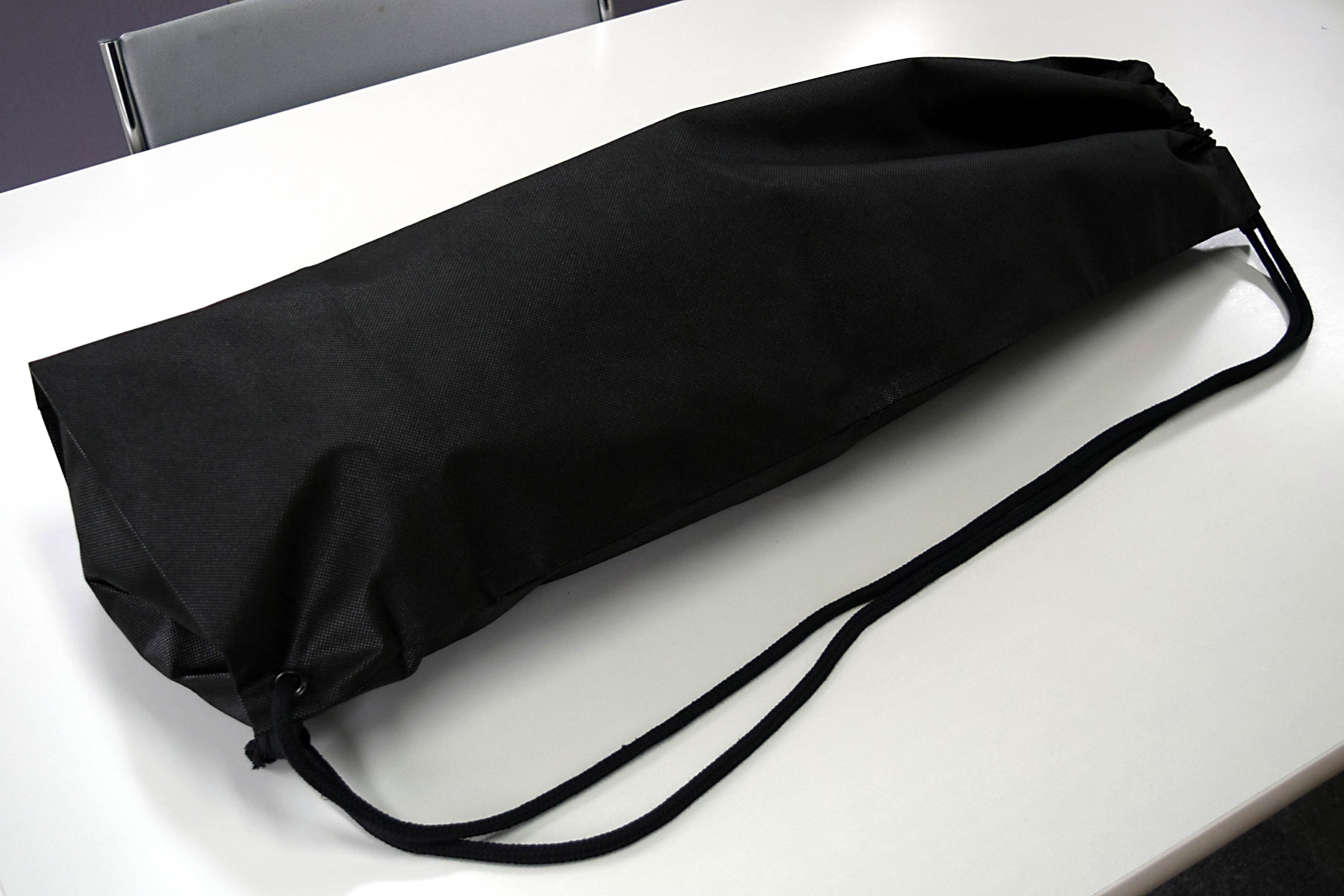 スケートボード収納・持ち帰り用の、不織布製片ナップショルダーバッグ。低コスト、完全オリジナルで製作できます。